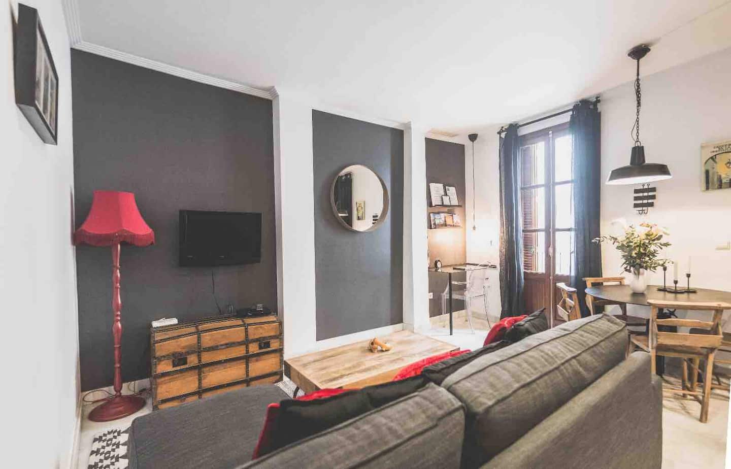 Licensed Boho-Chic Apartment by Mercado de Triana, Triana, by the Mercado