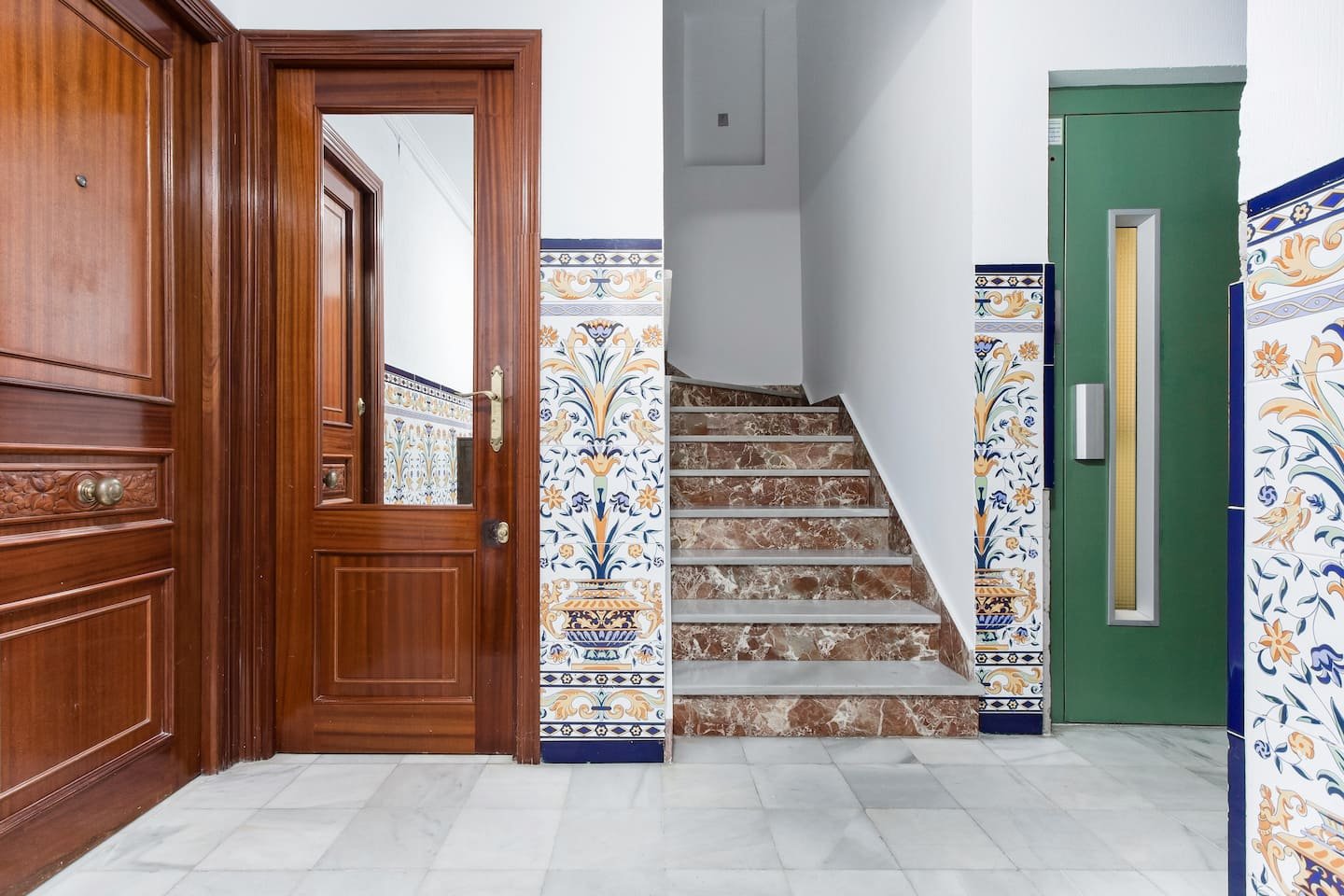 Stylish & Characterful Flat in the Heart of Seville — photo 4
