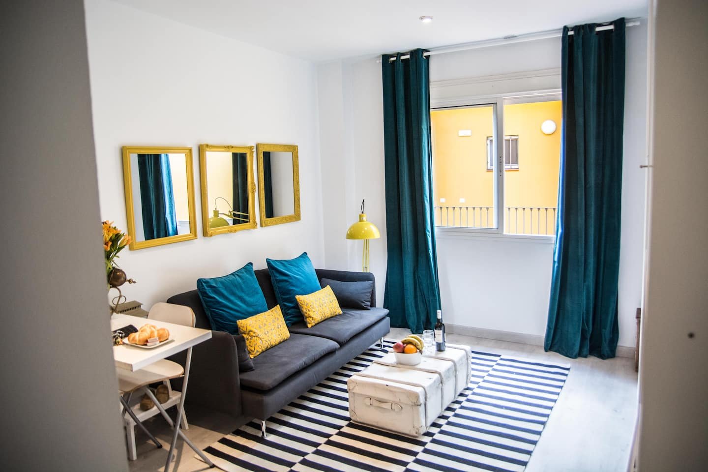 Cool, Stylish Studio in Authentic Triana, Triana, Seville · Parking